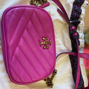 Pink tory Burch Crossbody. Only worn 1x comes with duster bag